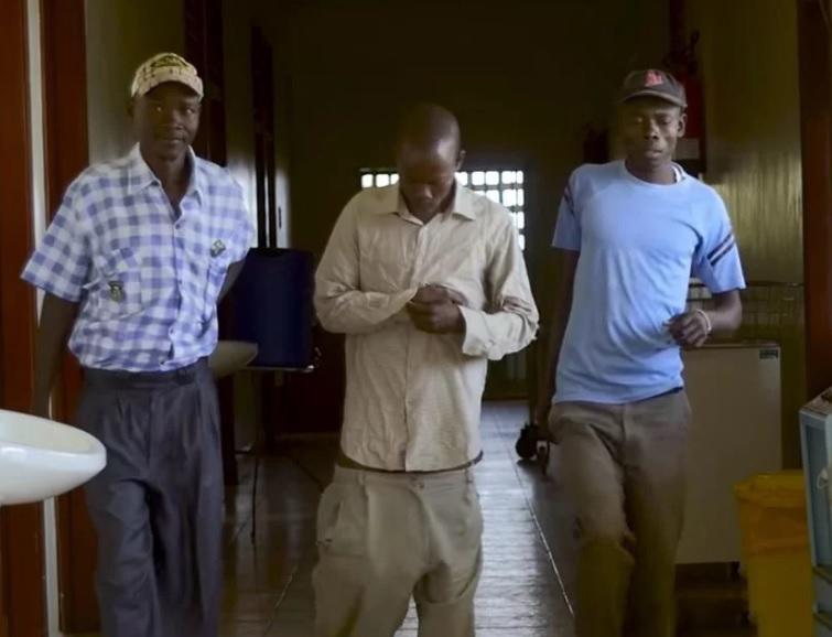 实拍:非洲版的“大阴人”嫪毐,长度达到惊人的1.2米!